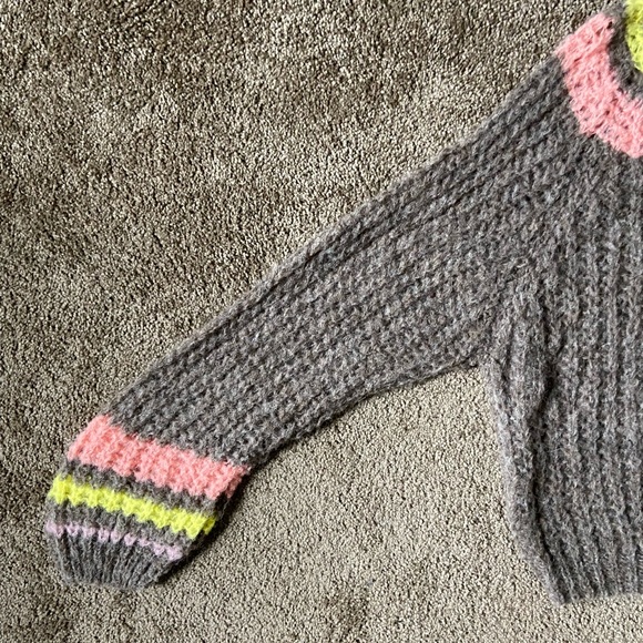 FREE PEOPLE Women’s Grey, Pink & Yellow Striped Loose Knit Weave Sweater Top XS - Picture 4 of 7